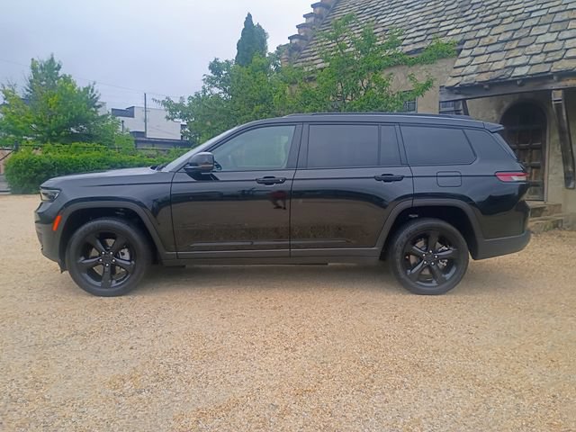 Used 2025 Jeep Grand Cherokee L Altitude RWD image 6