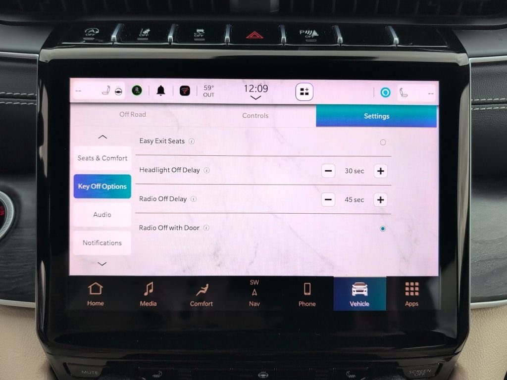 Used 2023 Jeep Grand Cherokee Limited image 57