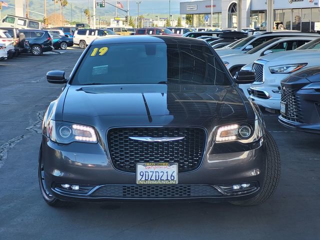 Used 2019 Chrysler 300 S image 2