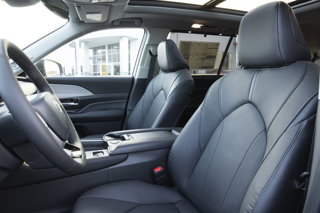 New 2026 Toyota Grand Highlander Limited image 8