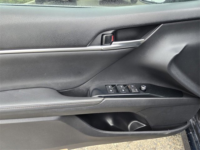 Used 2020 Toyota Camry XLE image 16