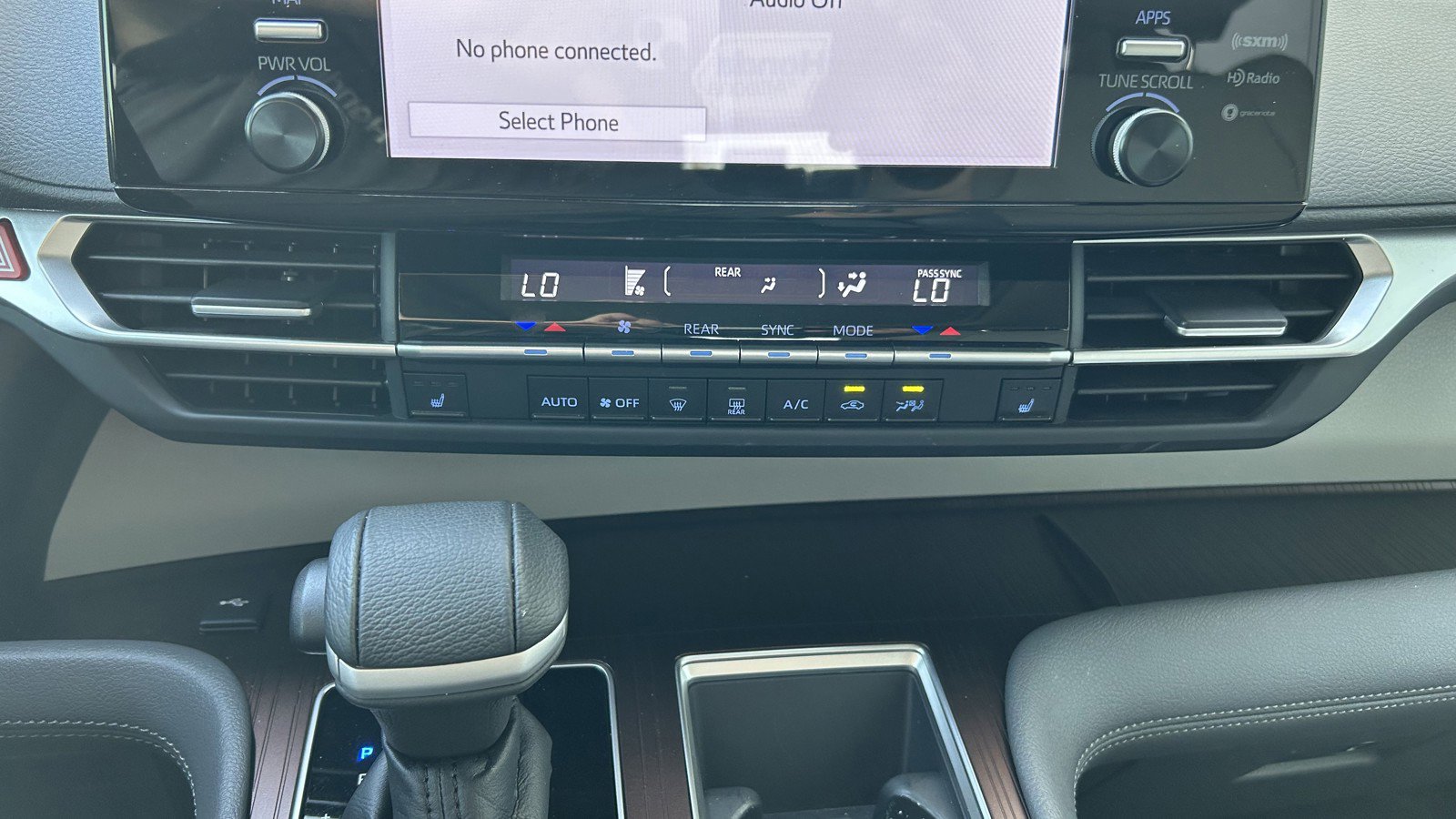 Used 2023 Toyota Sienna XLE FWD image 26