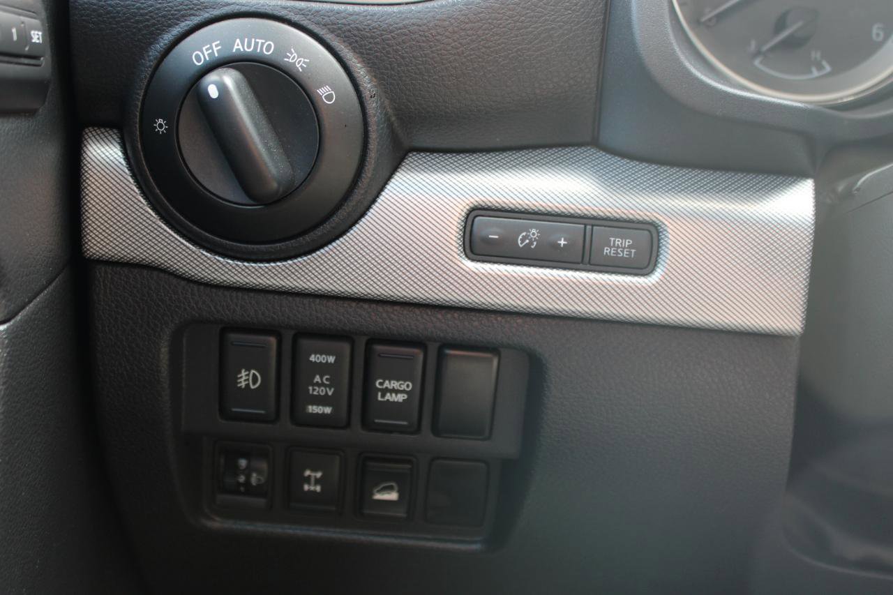 Used 2017 Nissan Titan PRO-4X w/ Pro-4x Convenience Package image 24