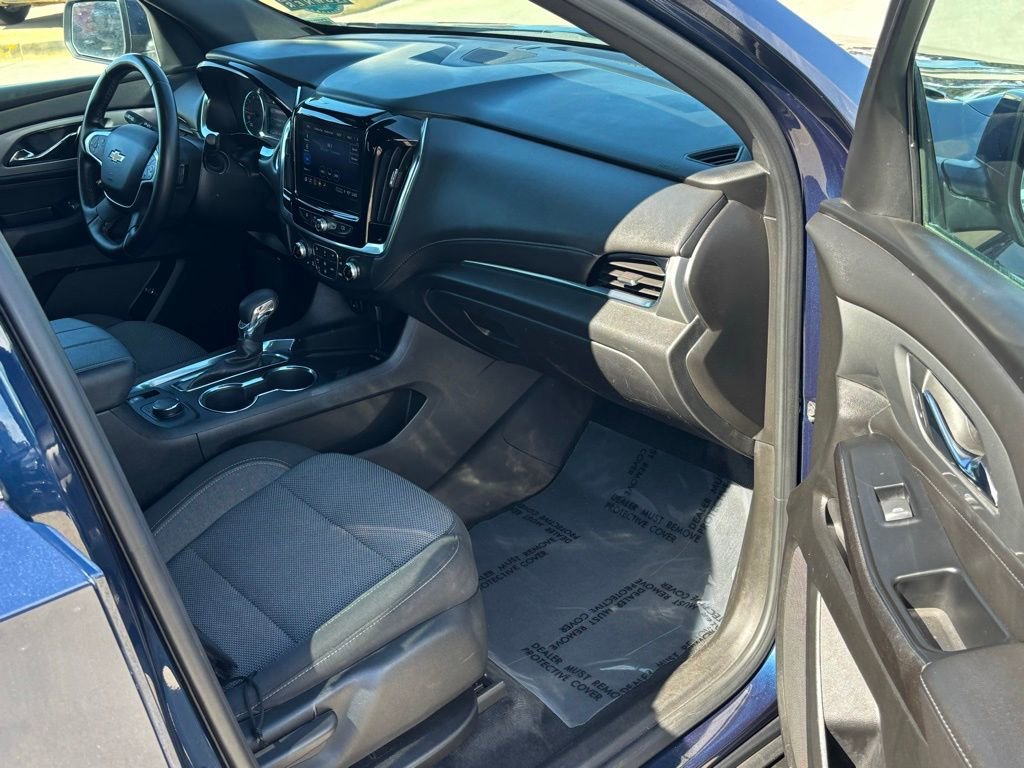 Used 2023 Chevrolet Traverse LT image 28