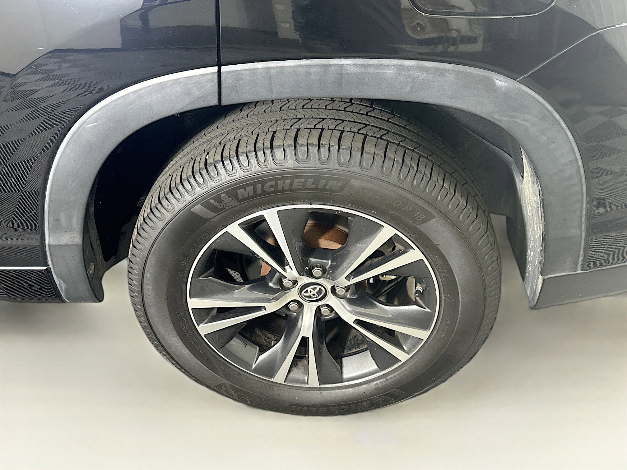 Used 2016 Toyota Highlander XLE image 11