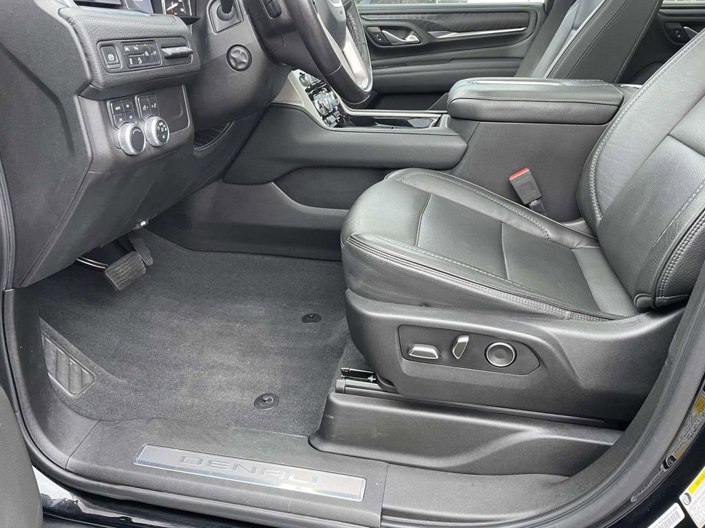 Used 2021 GMC Yukon Denali w/ Denali Premium Package image 22