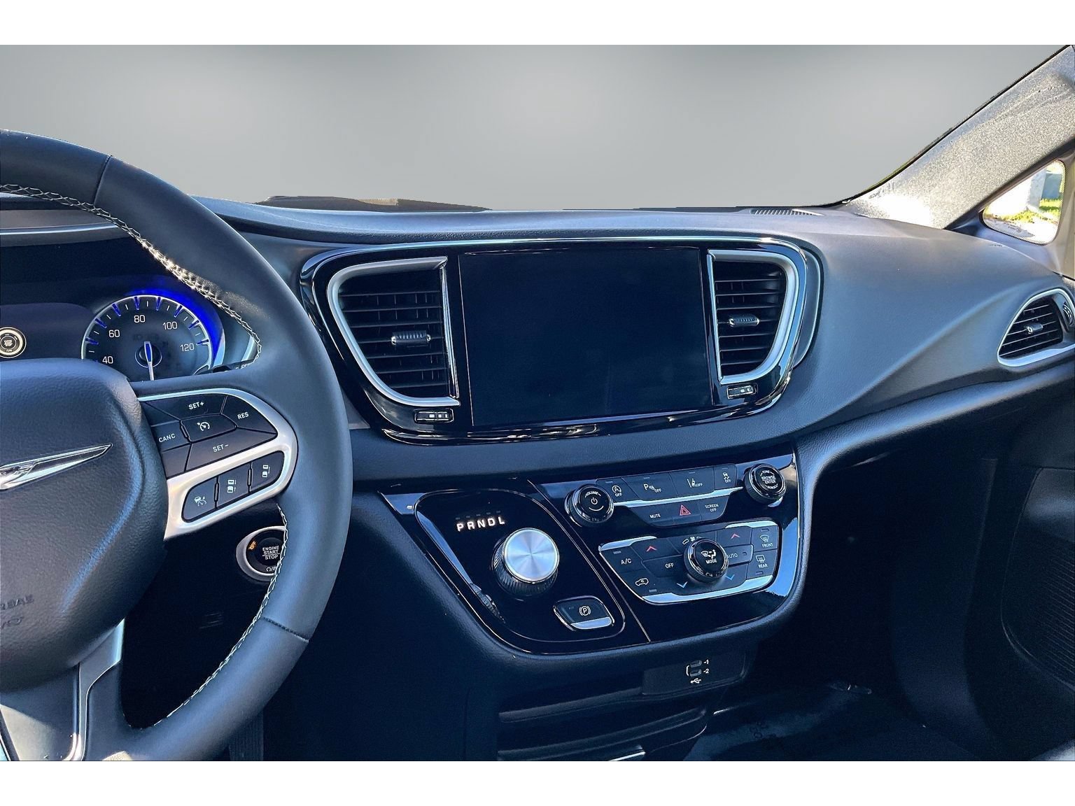 Used 2026 Chrysler Pacifica Select FWD image 9