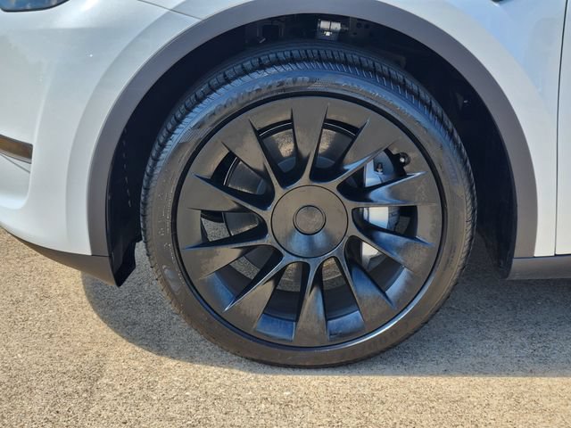 Used 2025 Tesla Model Y Long Range RWD image 16
