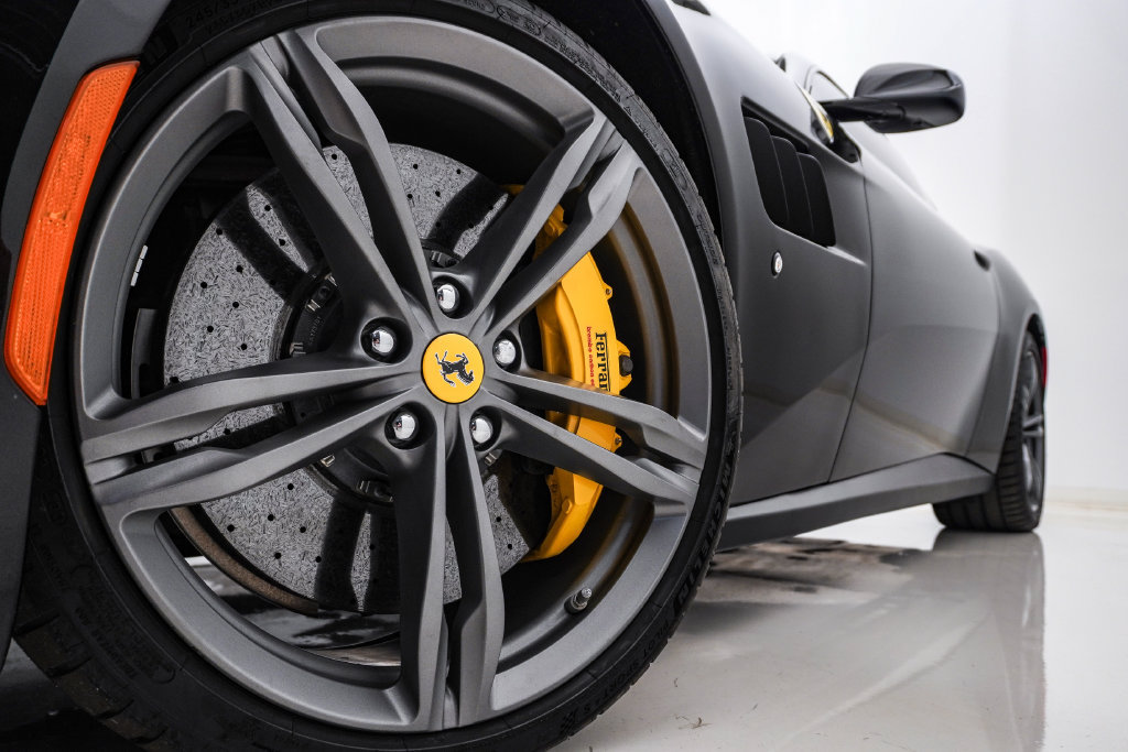 Used 2018 Ferrari GTC4Lusso AWD/4WD image 5