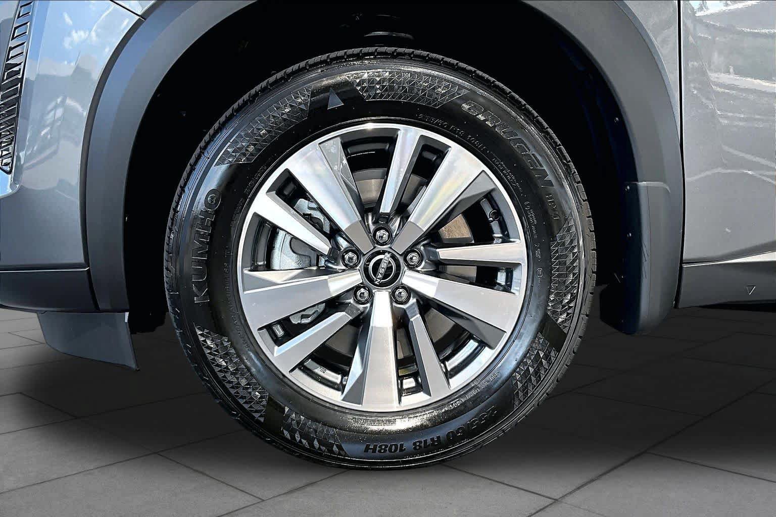 New 2026 Nissan Pathfinder SL FWD image 11