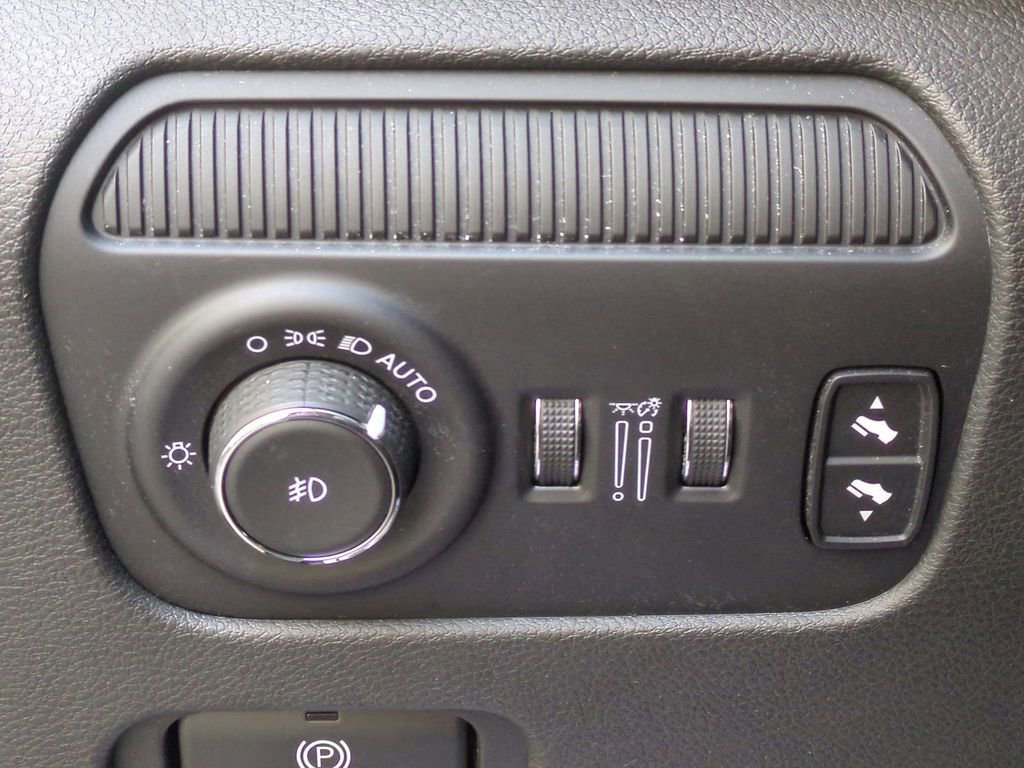 Used 2024 Jeep Wagoneer L Series III w/ Flexible Seating Group image 31