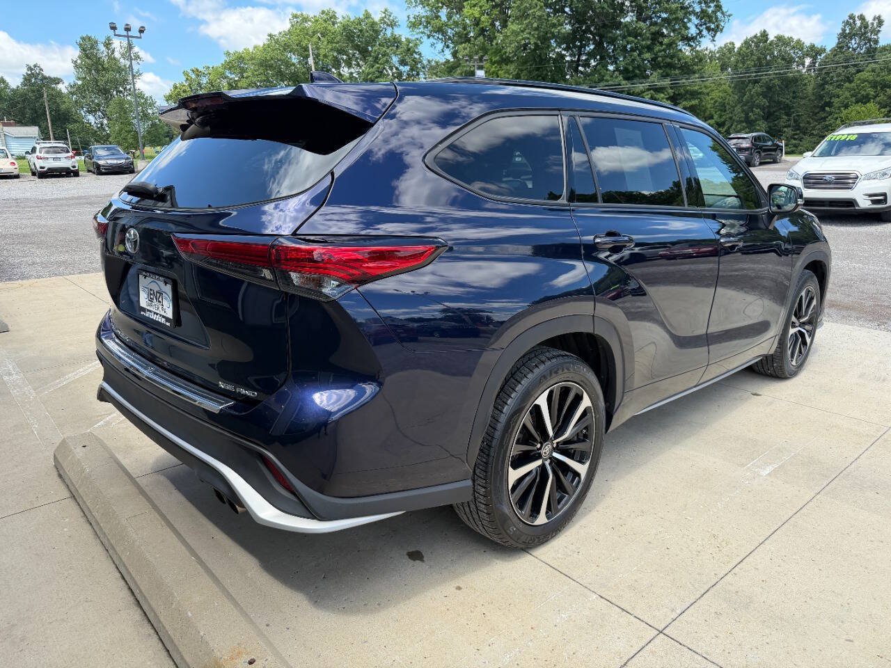 Used 2022 Toyota Highlander XSE AWD/4WD image 10