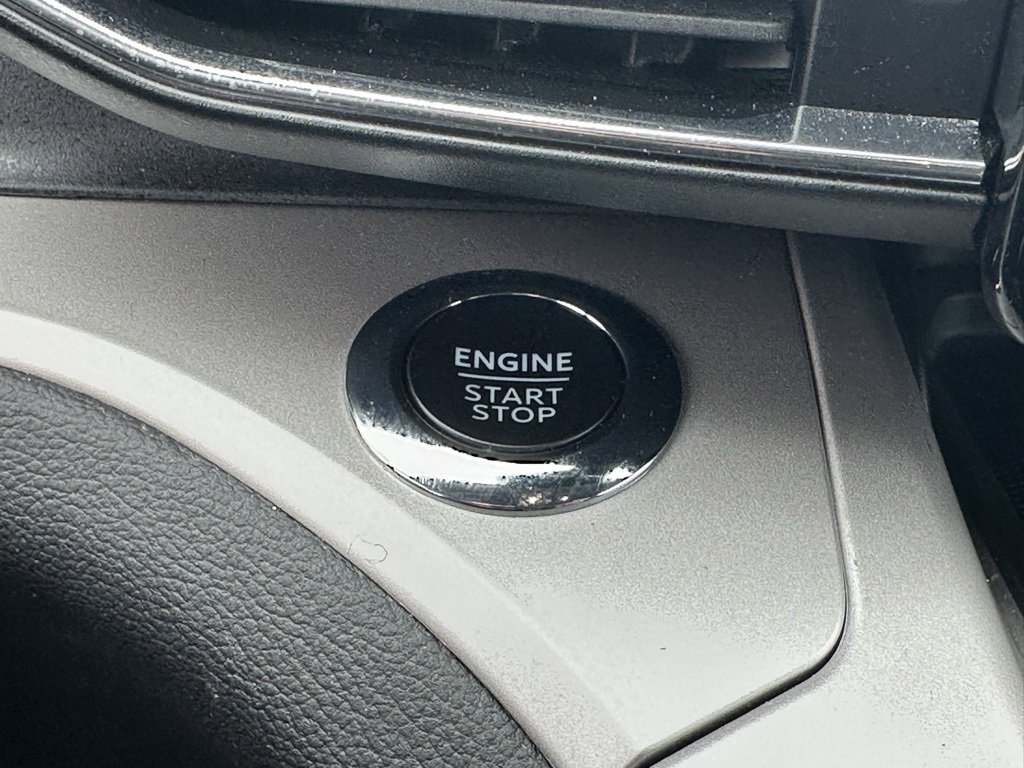 Used 2024 Ford Explorer XLT w/ Equipment Group 202A image 27