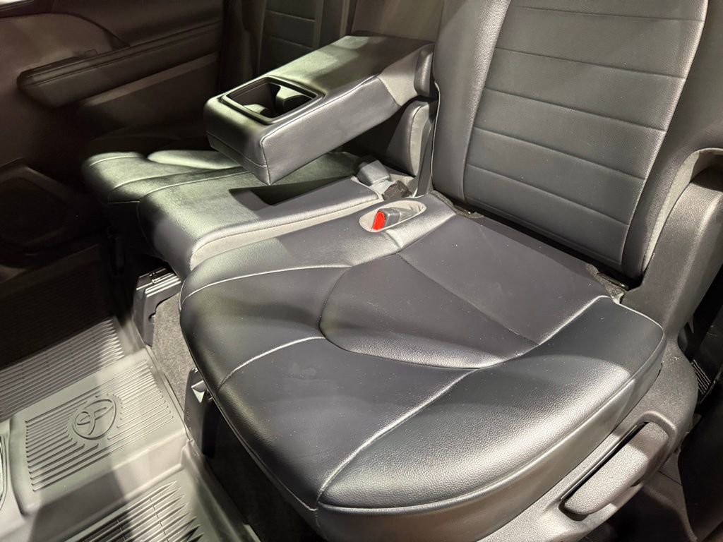 Used 2023 Toyota Highlander XLE FWD image 21