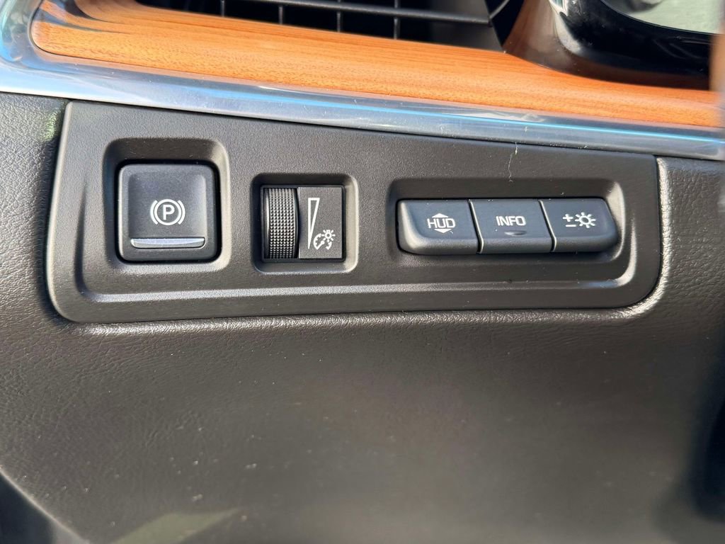 Used 2018 Cadillac XT5 Platinum image 28