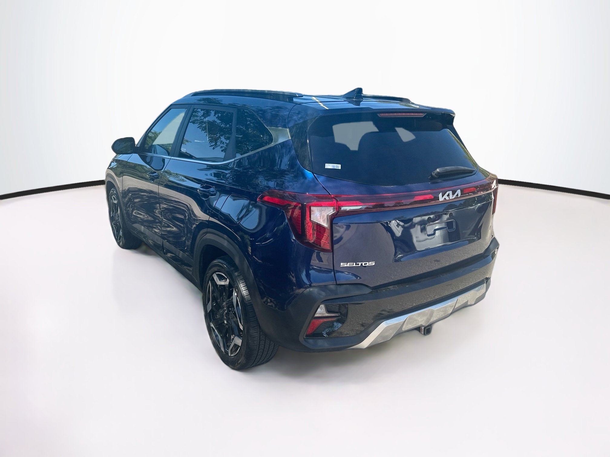 Used 2024 Kia Seltos SX w/ SX Sunroof Package AWD/4WD image 5