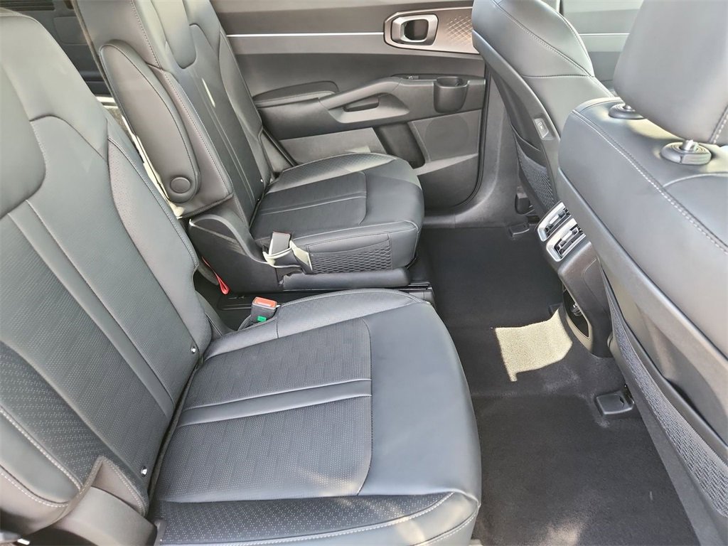 Used 2025 Kia Sorento EX image 23