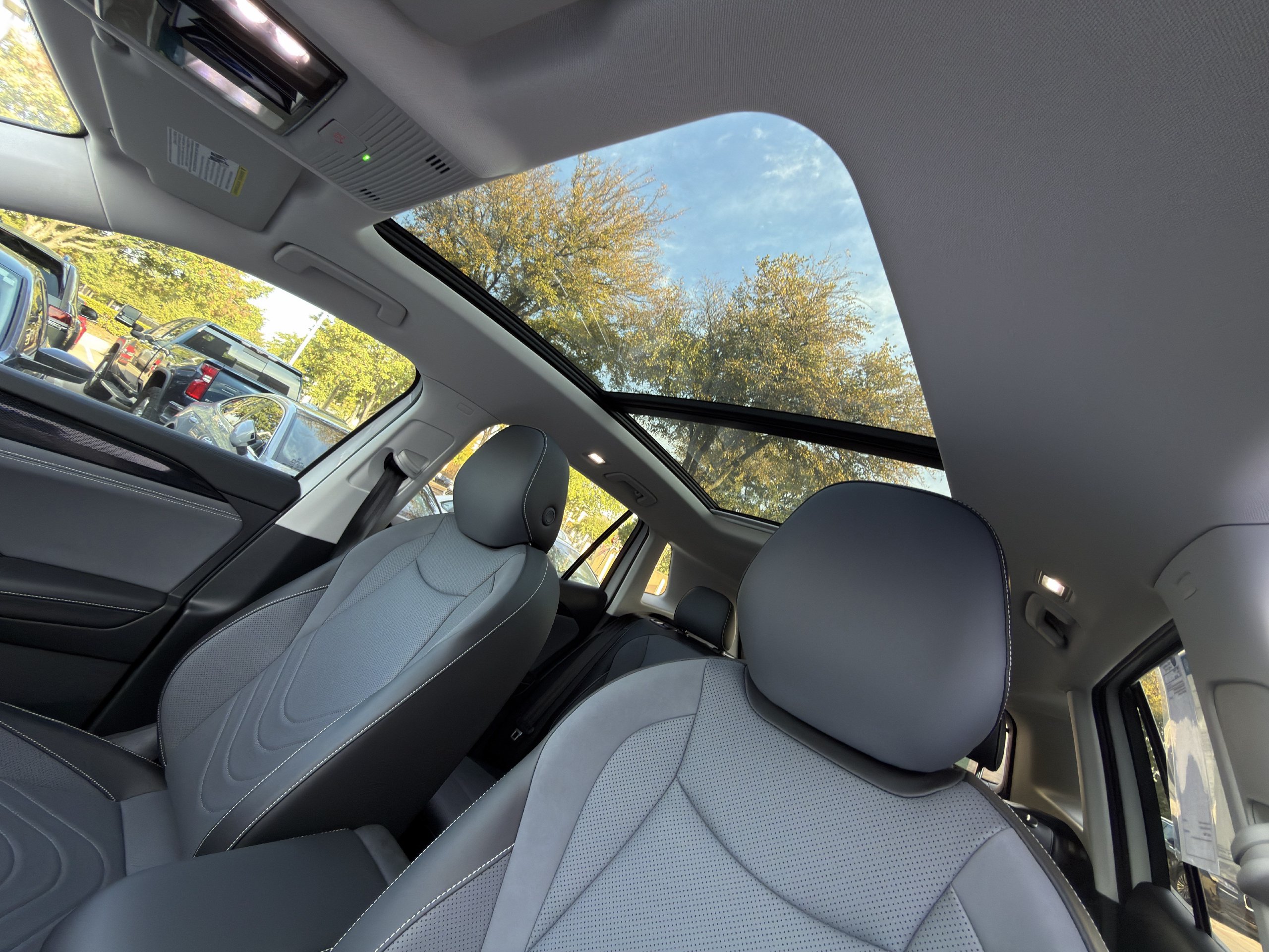 New 2026 Volkswagen Tiguan SE FWD image 19