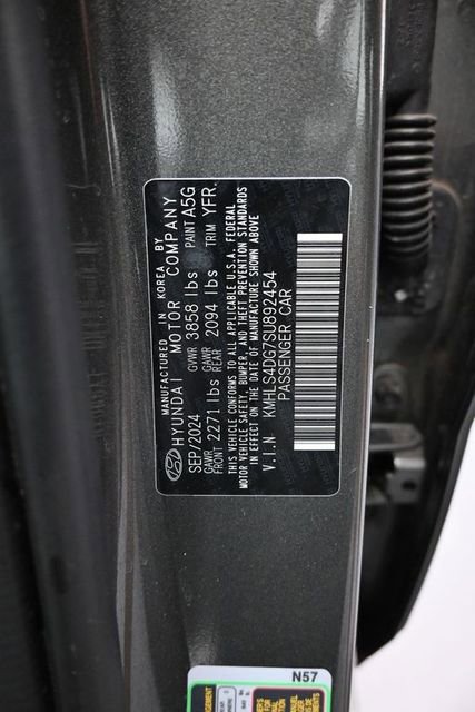 Used 2025 Hyundai Elantra SEL FWD image 15