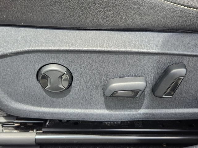 Used 2023 Volkswagen Jetta SE w/ Panoramic Sunroof Package FWD image 12