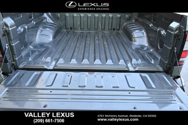 Used 2025 Nissan Frontier SV image 6