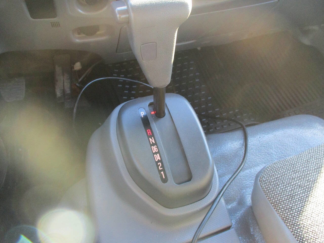 Used 2019 Isuzu NPR image 18