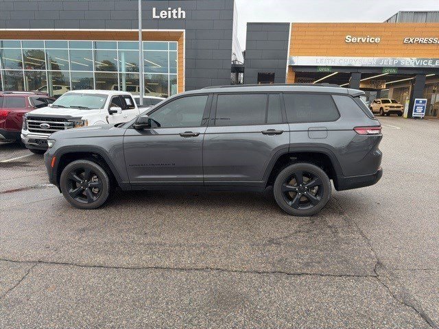Used 2023 Jeep Grand Cherokee L Laredo image 2