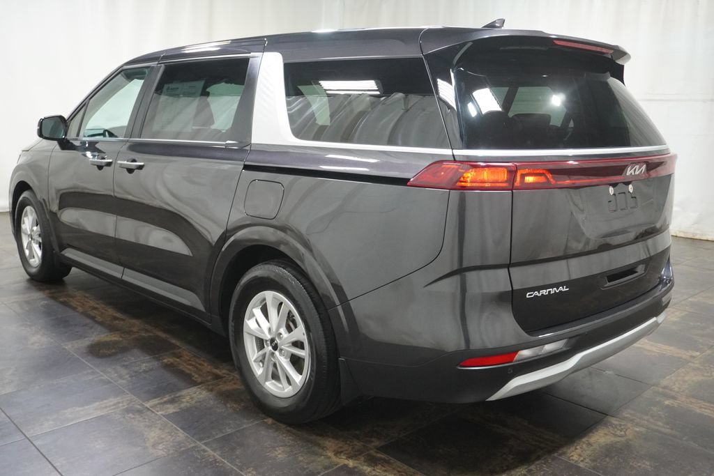Used 2024 Kia Carnival LX FWD image 8