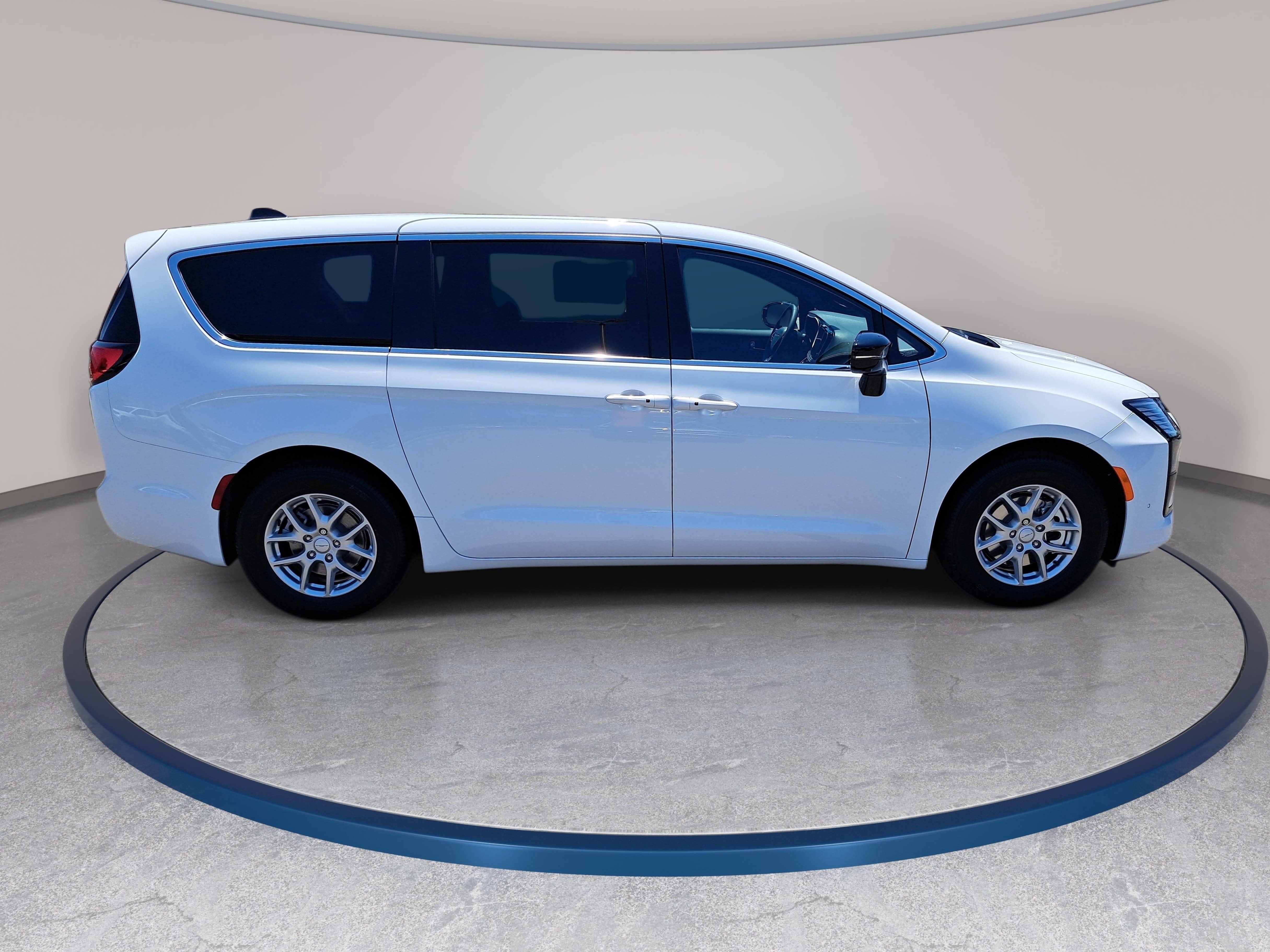 New 2027 Chrysler Pacifica Select FWD image 4