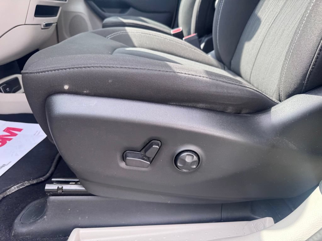 Used 2024 Chrysler Voyager LX FWD image 11