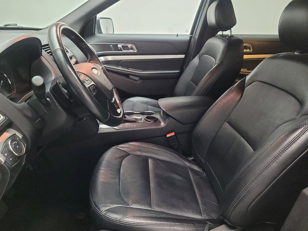 Used 2017 Ford Explorer XLT w/ Equipment Group 202A image 17