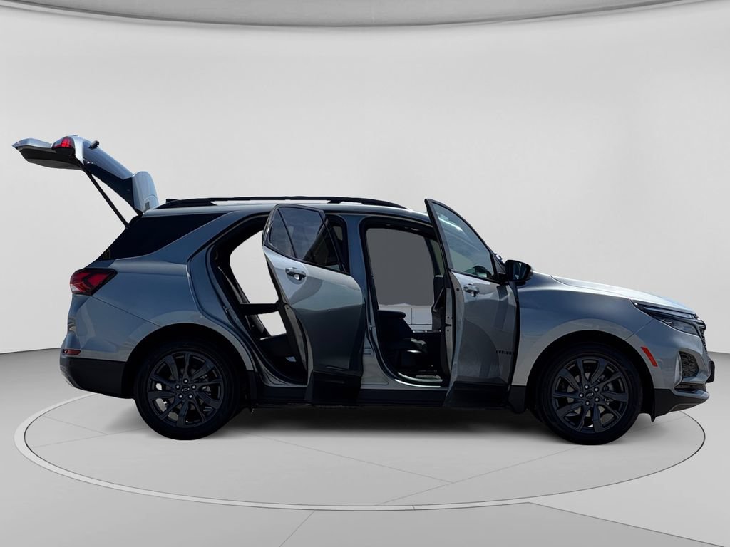 Used 2024 Chevrolet Equinox RS FWD image 30