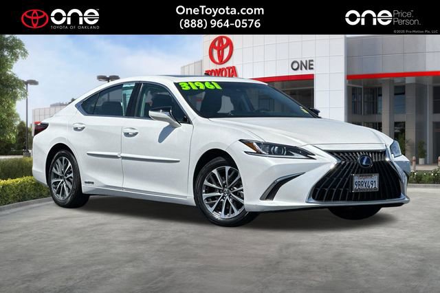 Used 2022 Lexus ES 300h w/ Accessory Package 2