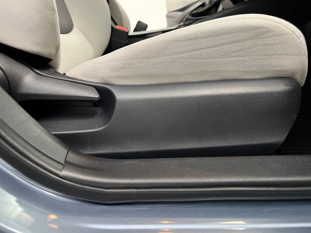 Used 2020 Toyota Corolla L image 19