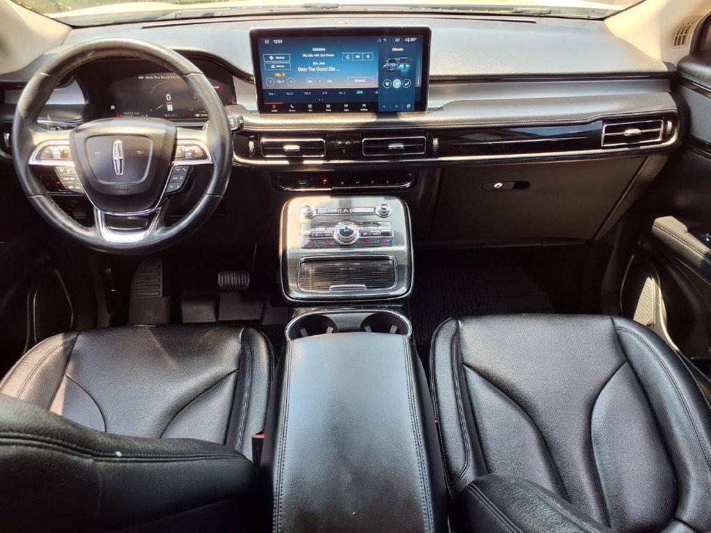 Used 2023 Lincoln Nautilus FWD w/ Premium Package image 9