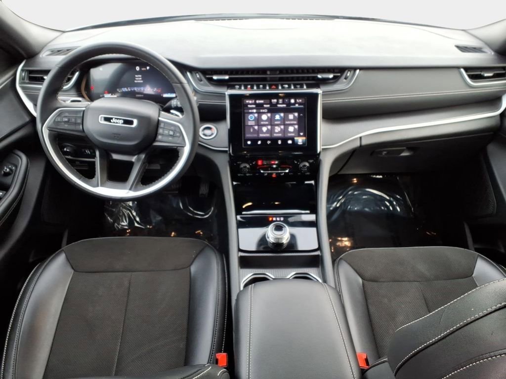 Certified 2024 Jeep Grand Cherokee L Laredo image 19