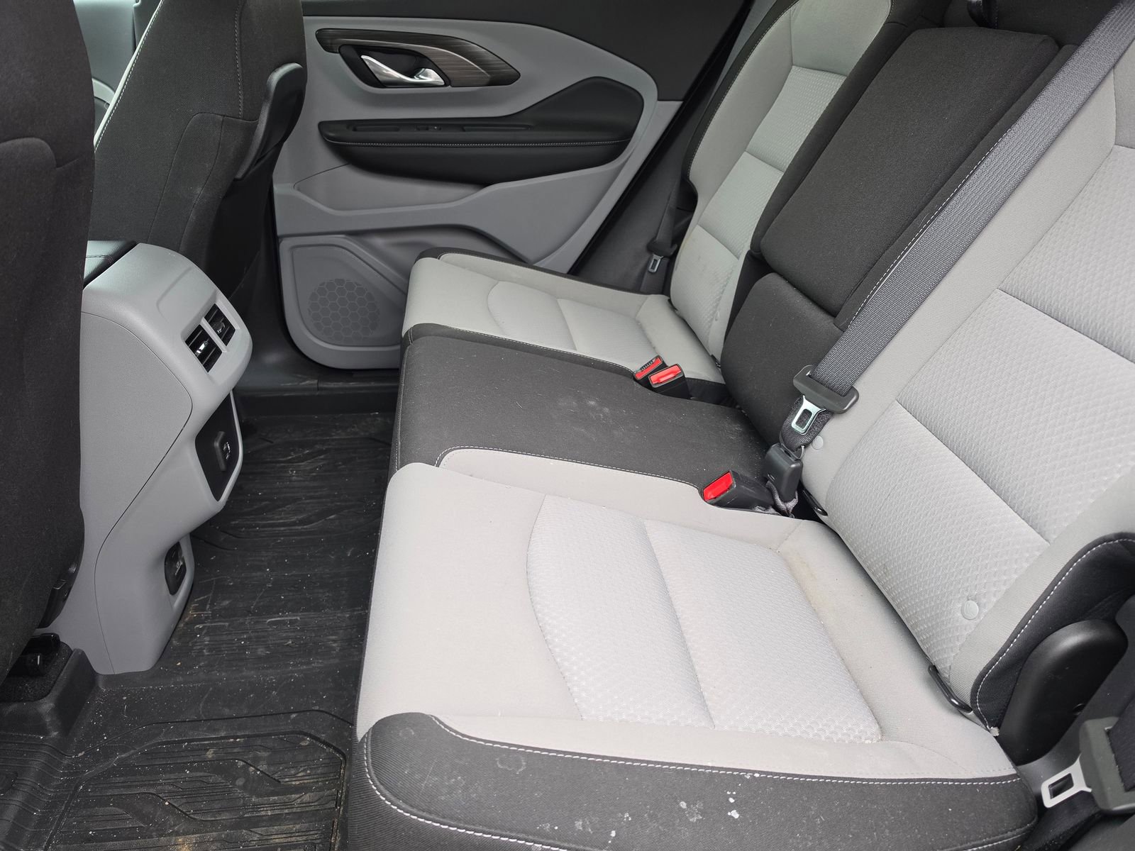 Used 2024 GMC Terrain SLE w/ Driver Convenience Package image 9