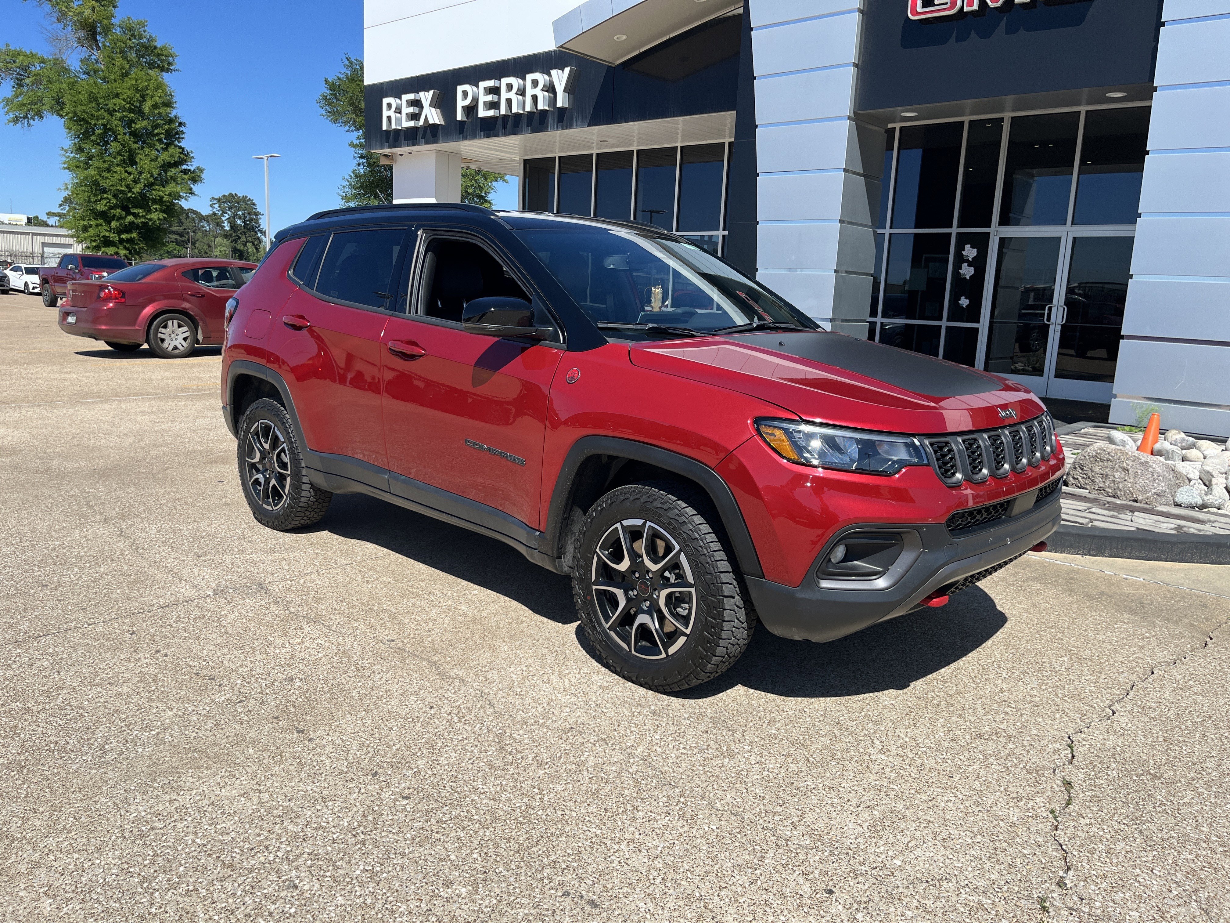 Used 2025 Jeep Compass Trailhawk image 2