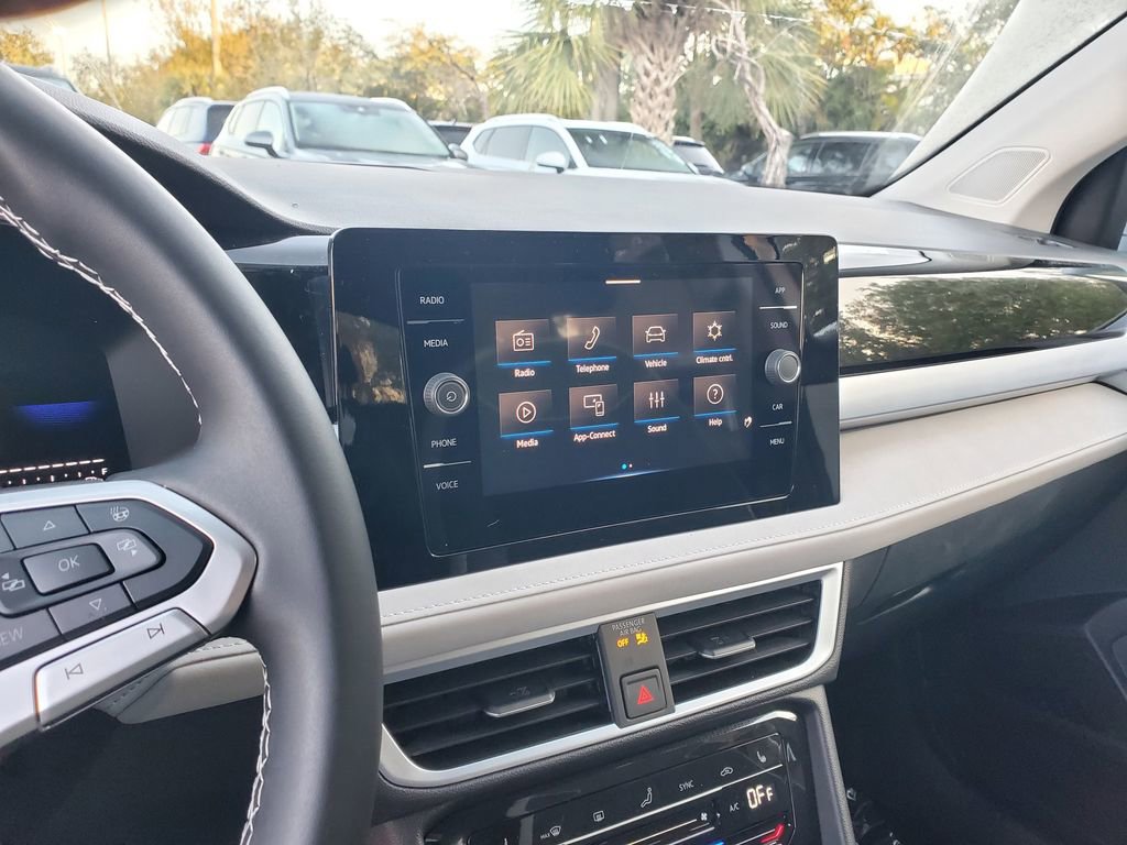 New 2026 Volkswagen Taos SE FWD image 8