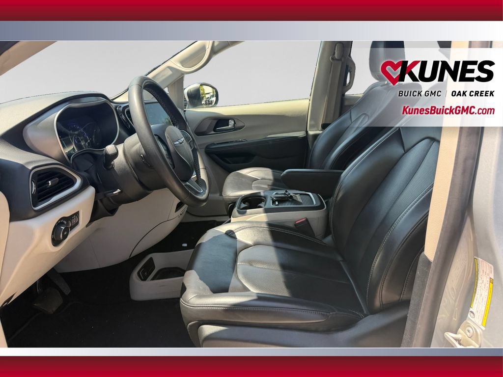 Used 2023 Chrysler Pacifica Touring-L FWD image 22