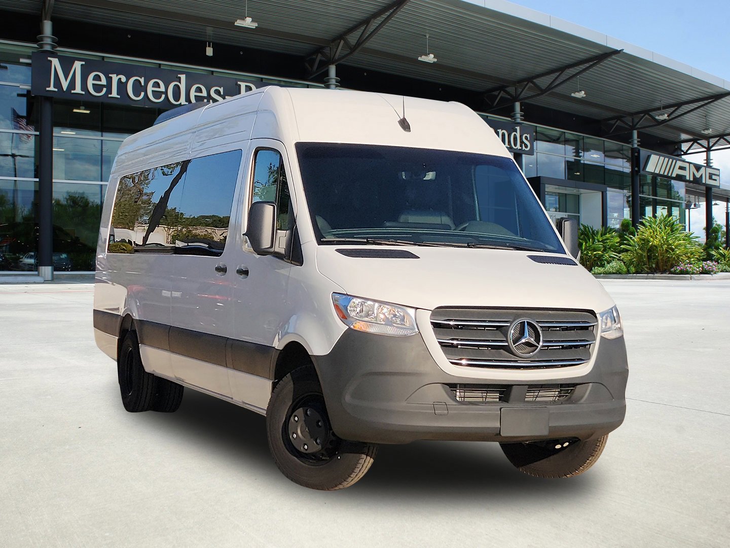 Used 2024 Mercedes-Benz Sprinter 3500 image 32