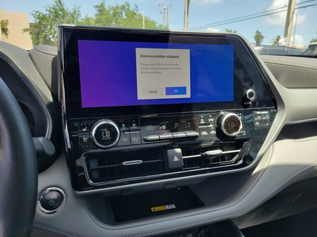 Used 2023 Toyota Highlander Platinum AWD/4WD image 25