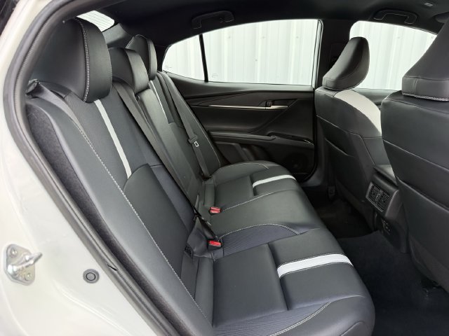 Used 2025 Toyota Camry SE FWD image 32