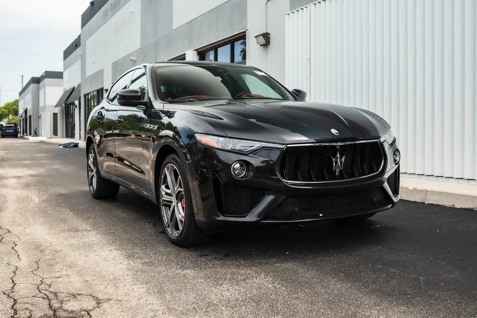 Used 2019 Maserati Levante Trofeo AWD/4WD image 3