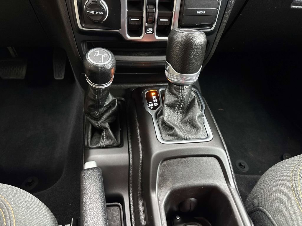 Used 2024 Jeep Wrangler Unlimited w/ Convenience Group AWD/4WD image 24