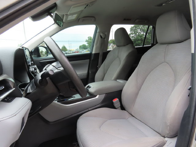 Used 2021 Toyota Highlander L FWD image 19