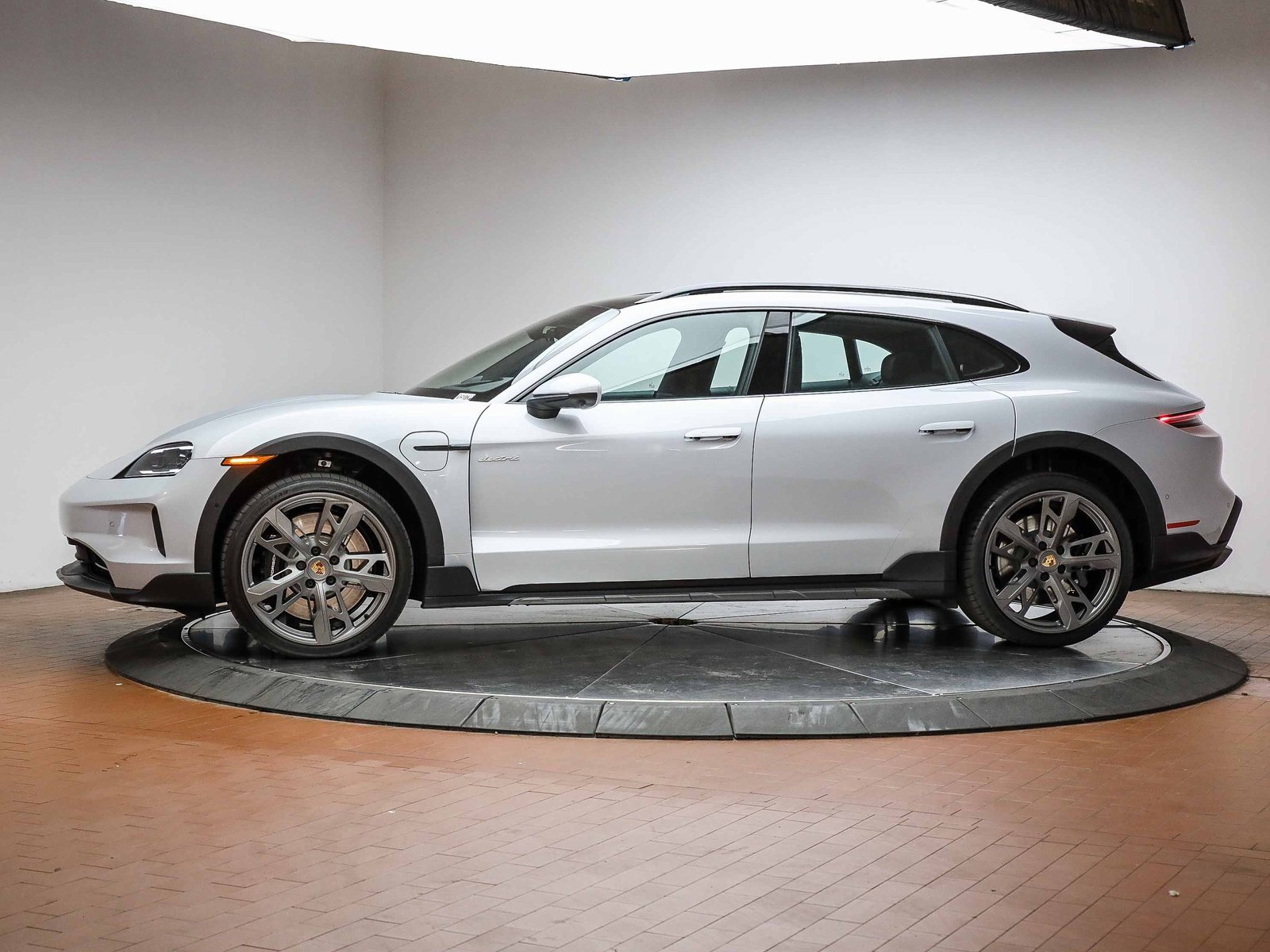 Used 2025 Porsche Taycan 4S image 2