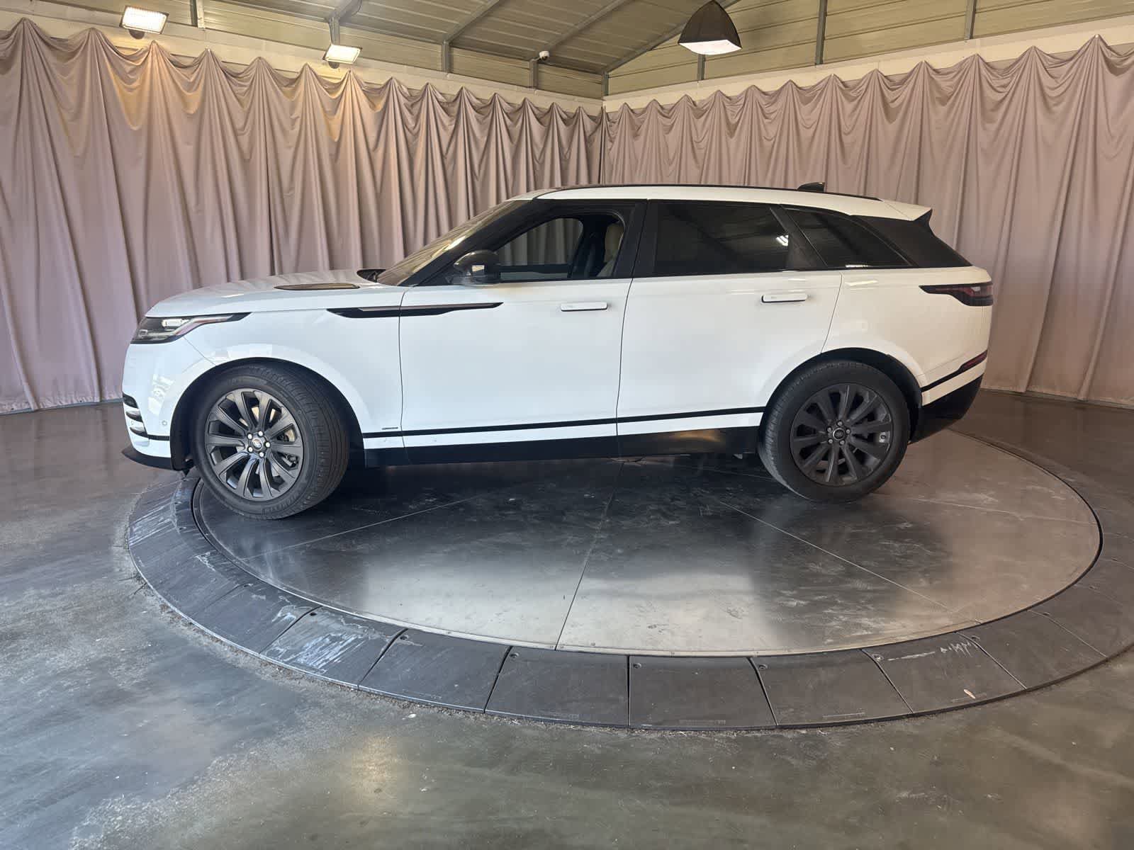 Used 2018 Land Rover Range Rover Velar R-Dynamic SE AWD/4WD image 8