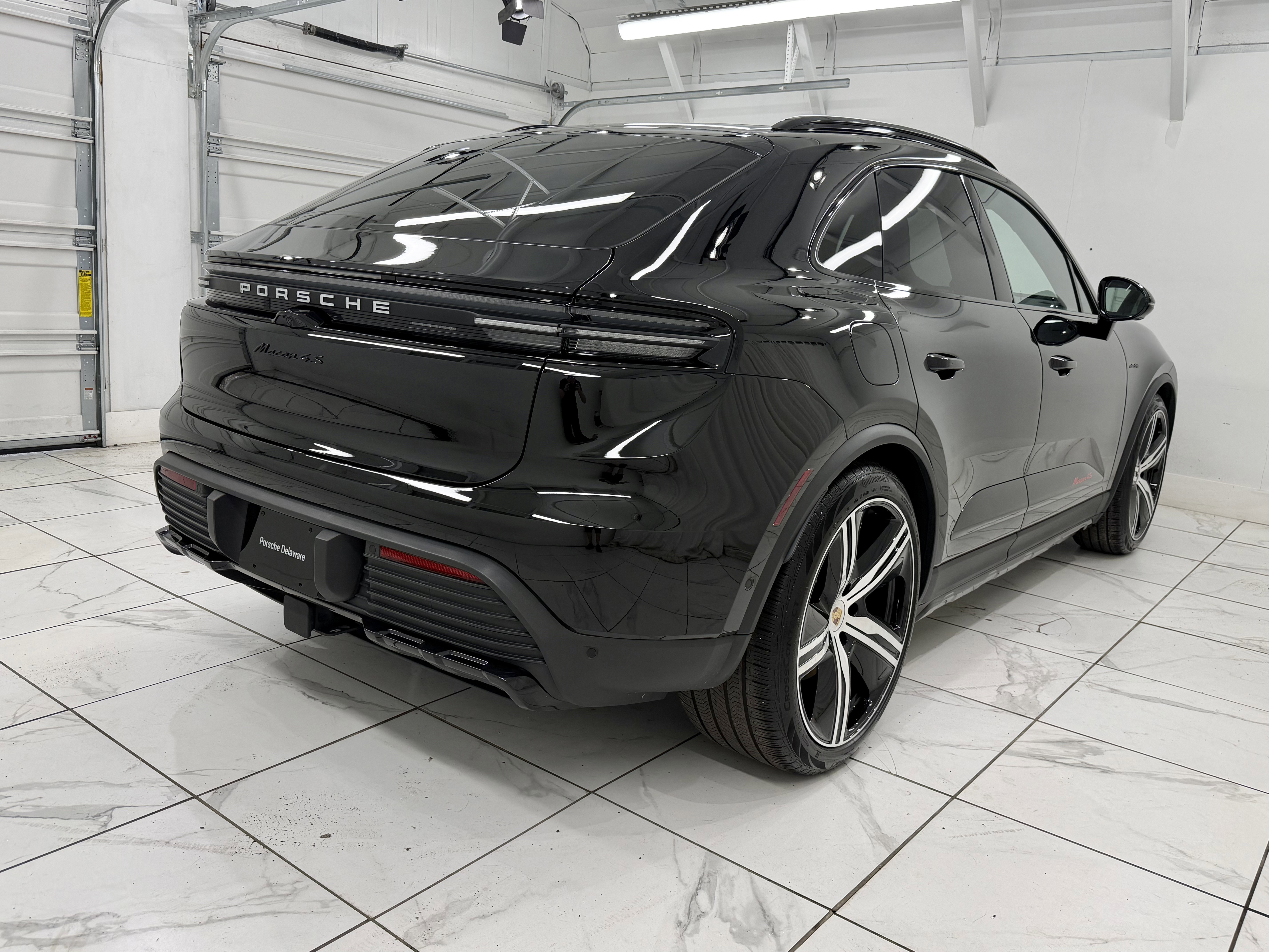 Certified 2025 Porsche Macan 4S Electric AWD/4WD image 12