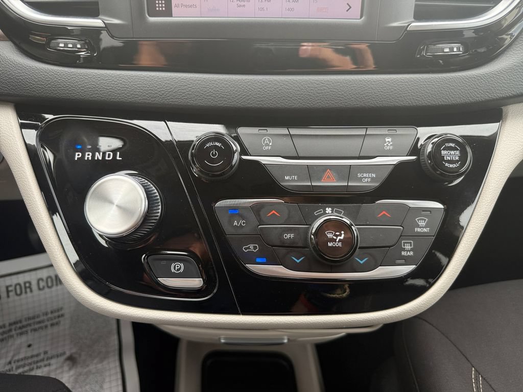 Used 2023 Chrysler Voyager LX FWD image 30